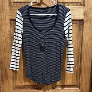J. Crew women’s 3/4 sleeve scoop neck Henley S